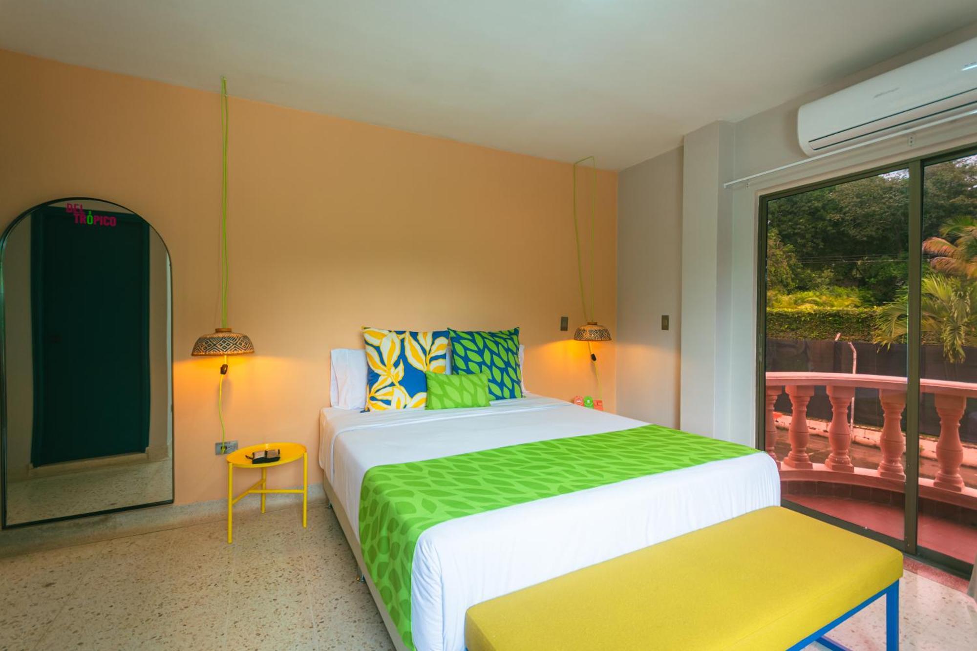 Del Tropico Hotel سوبيتران الغرفة الصورة