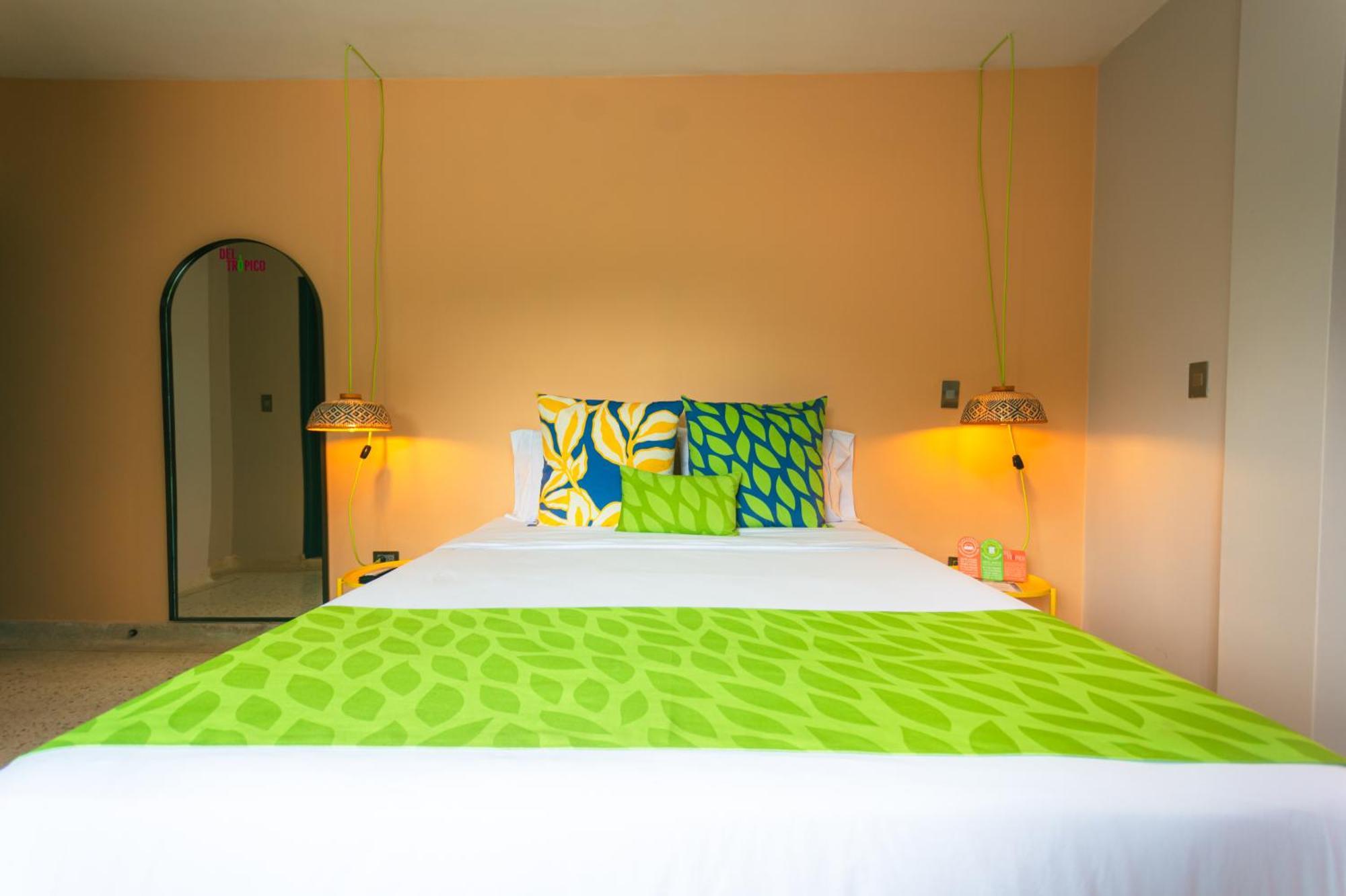 Del Tropico Hotel سوبيتران الغرفة الصورة