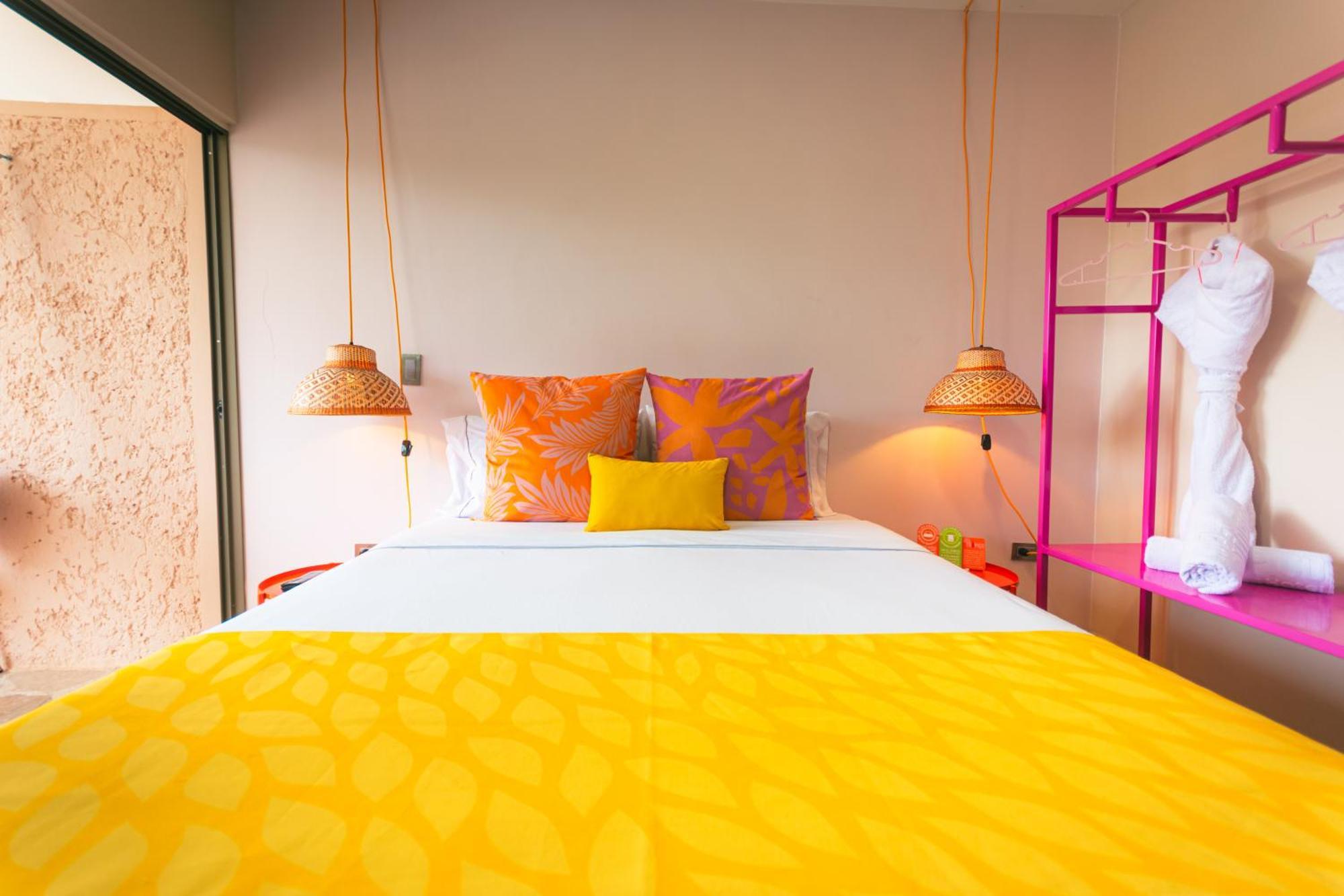 Del Tropico Hotel سوبيتران الغرفة الصورة