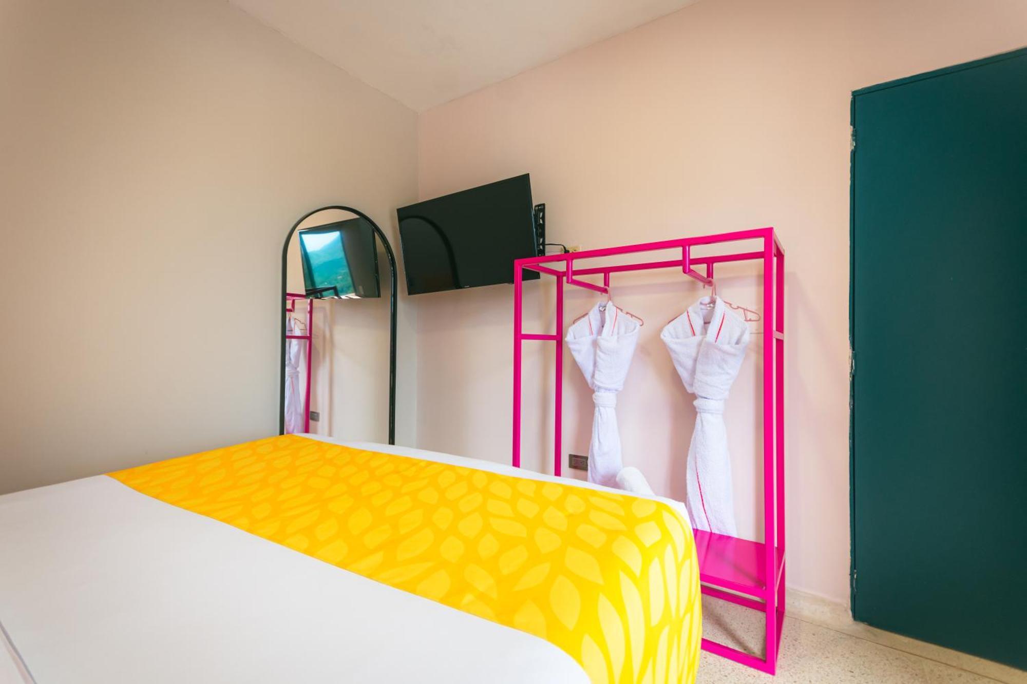 Del Tropico Hotel سوبيتران الغرفة الصورة