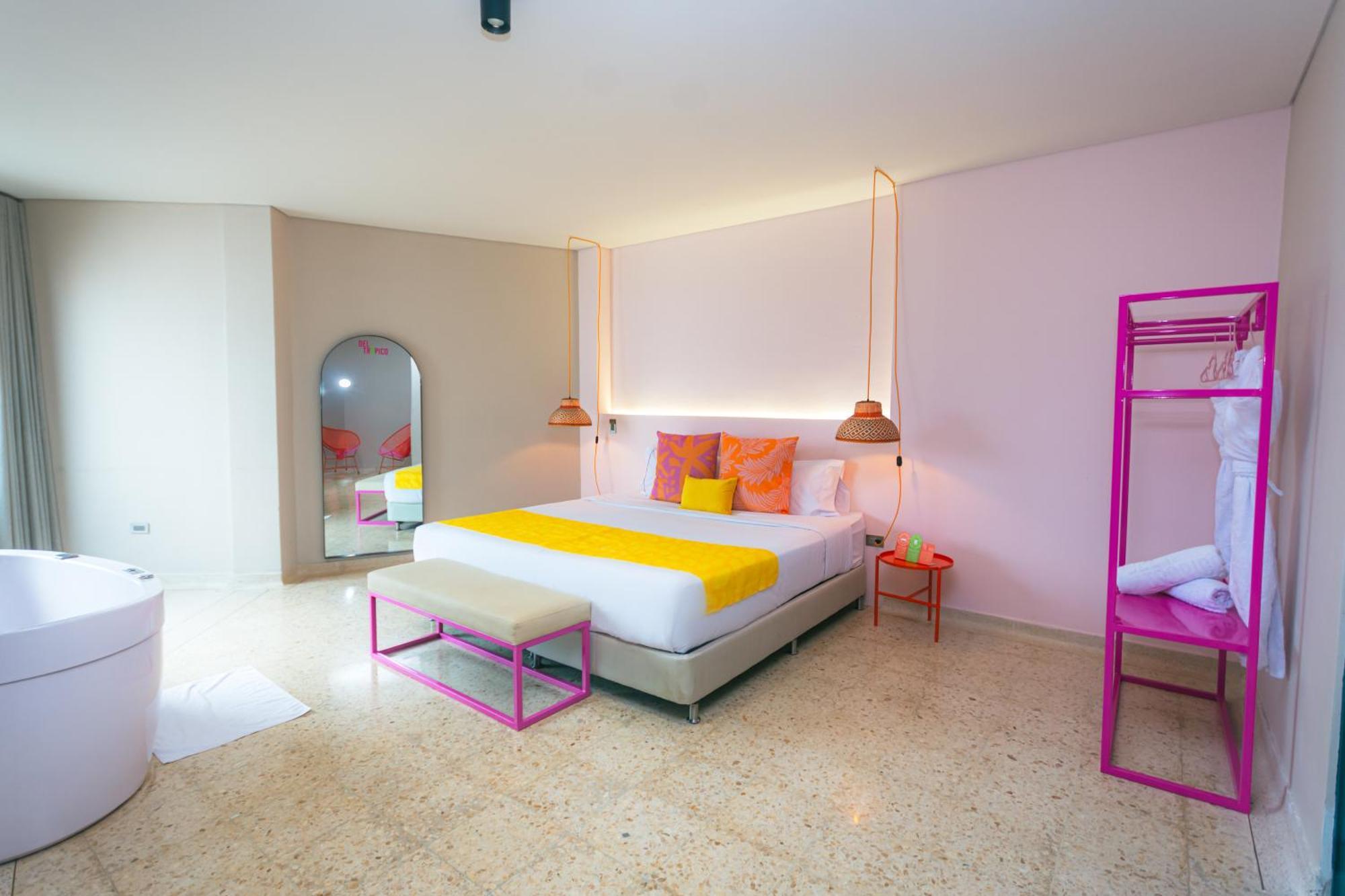 Del Tropico Hotel سوبيتران الغرفة الصورة