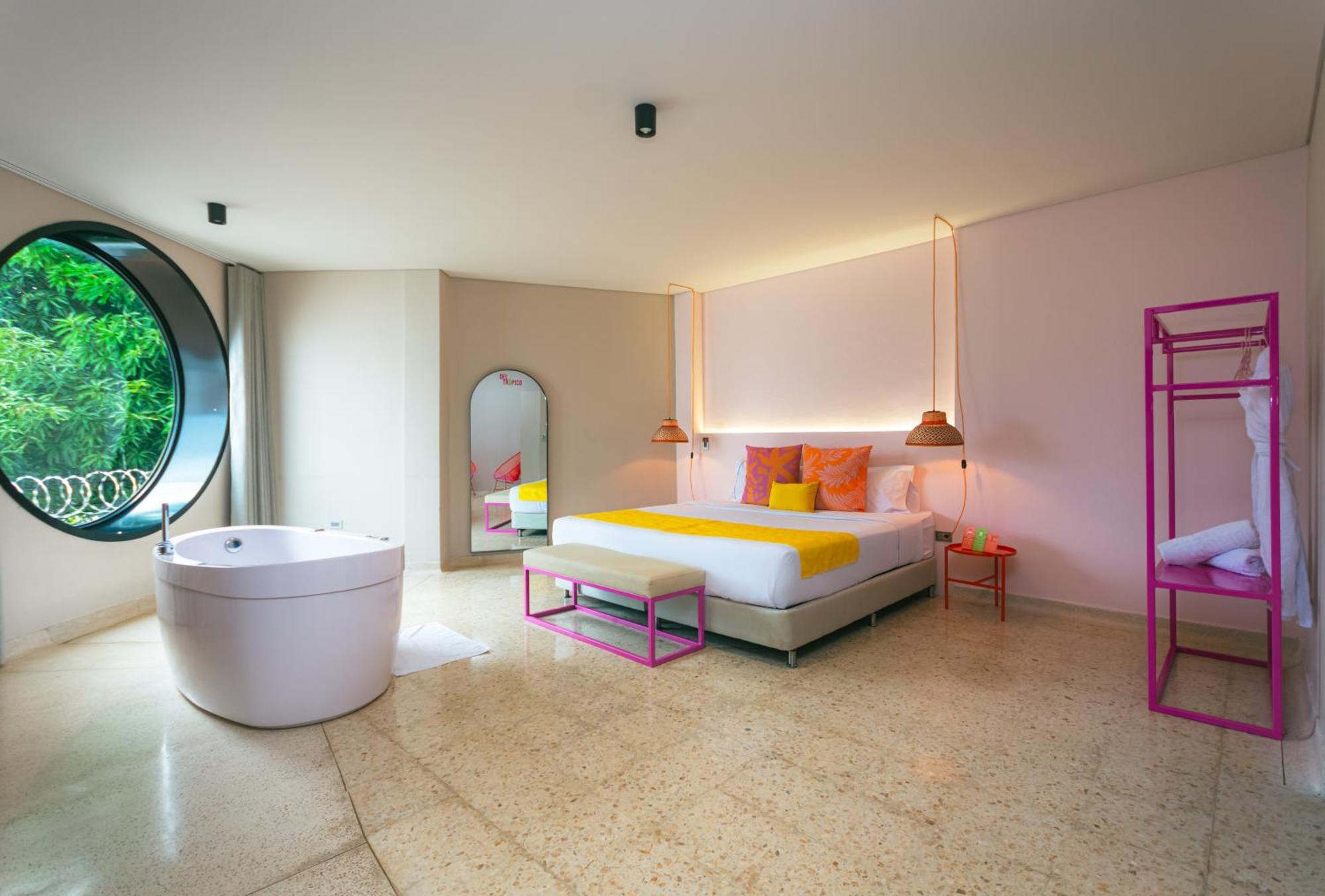 Del Tropico Hotel سوبيتران الغرفة الصورة